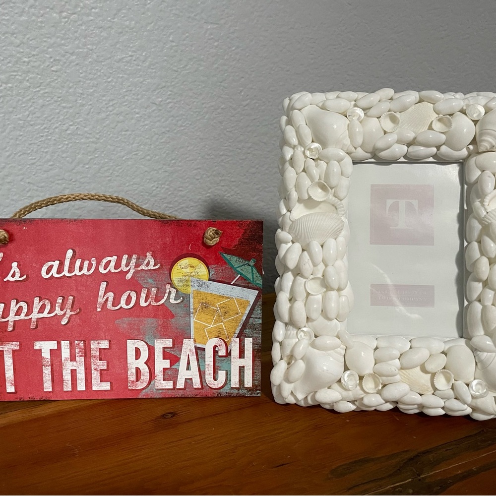 Two's Company White Sea Shell Textured Picture Frame